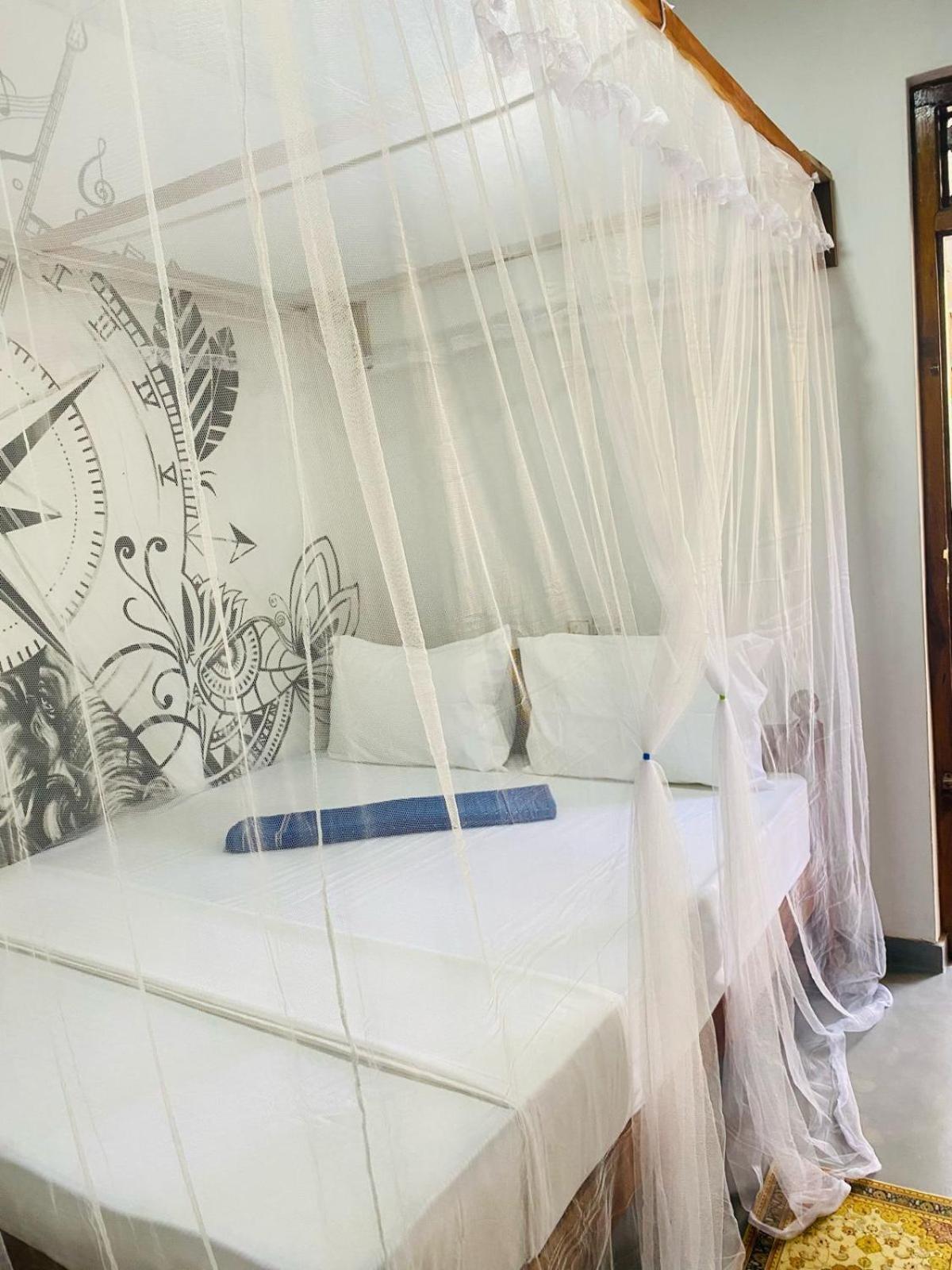 Hotel Art House Hiriketiya à Dikwella Extérieur photo