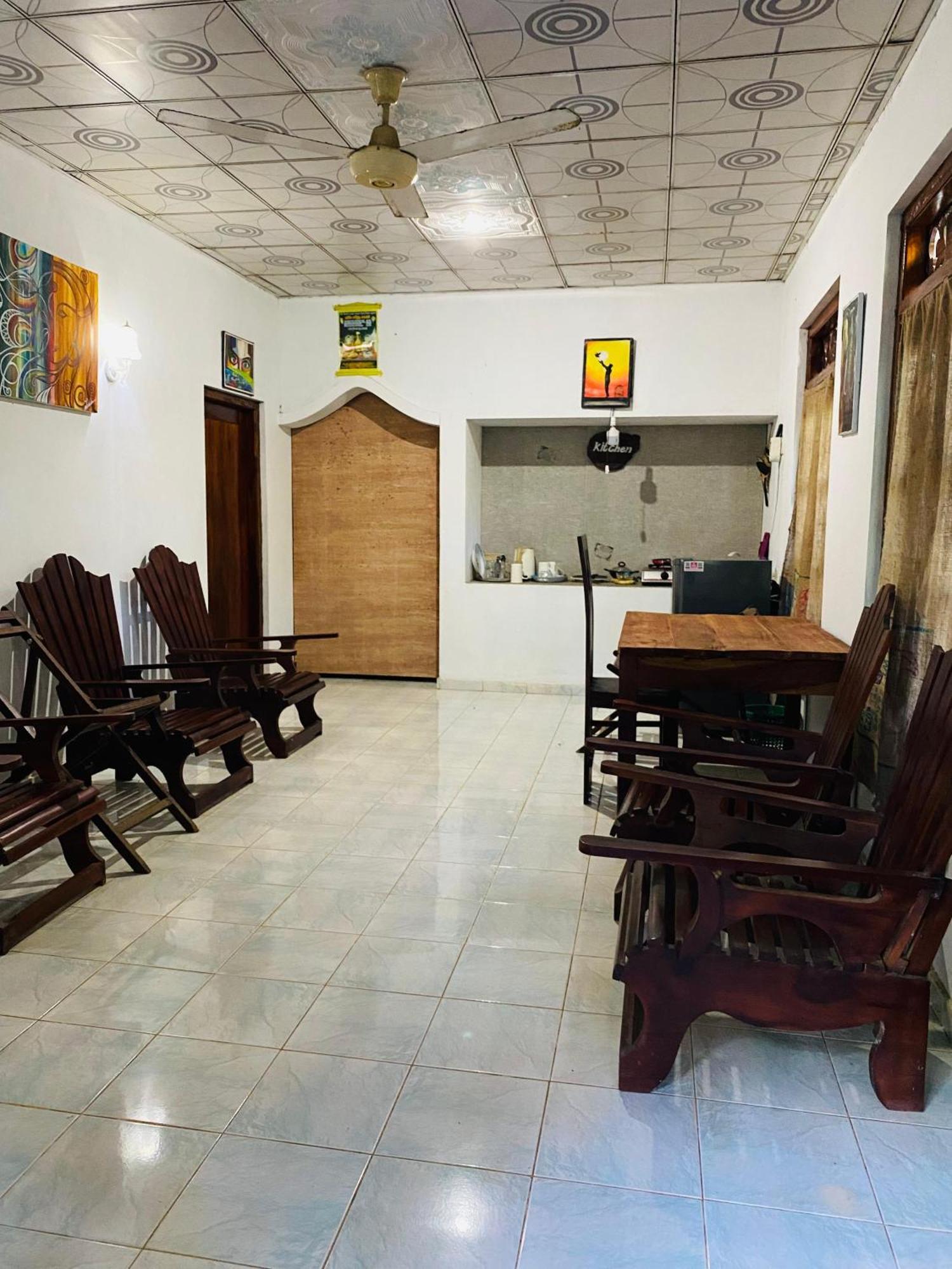 Hotel Art House Hiriketiya à Dikwella Extérieur photo