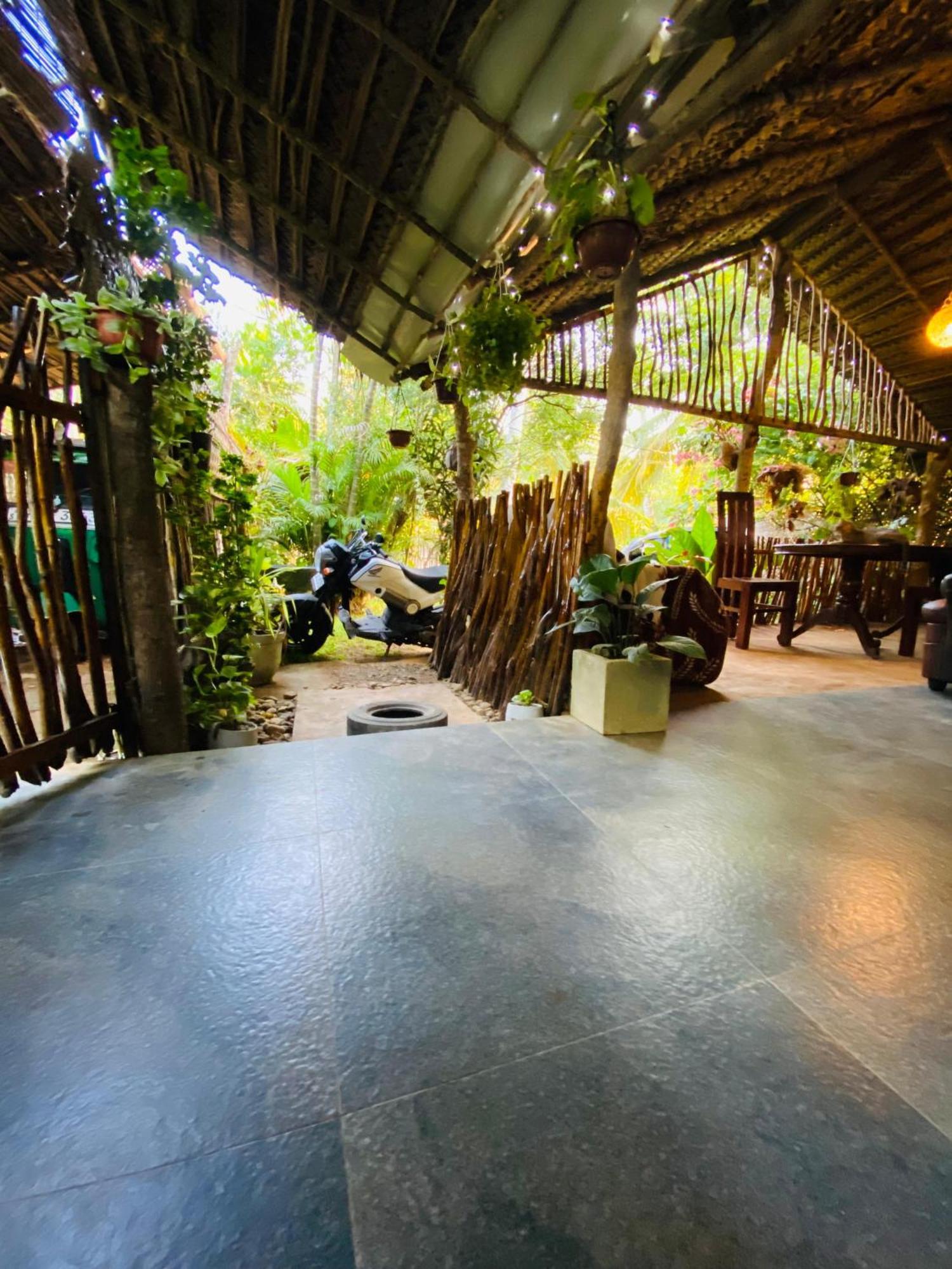 Hotel Art House Hiriketiya à Dikwella Extérieur photo